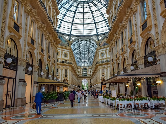 picture of a shopping mall